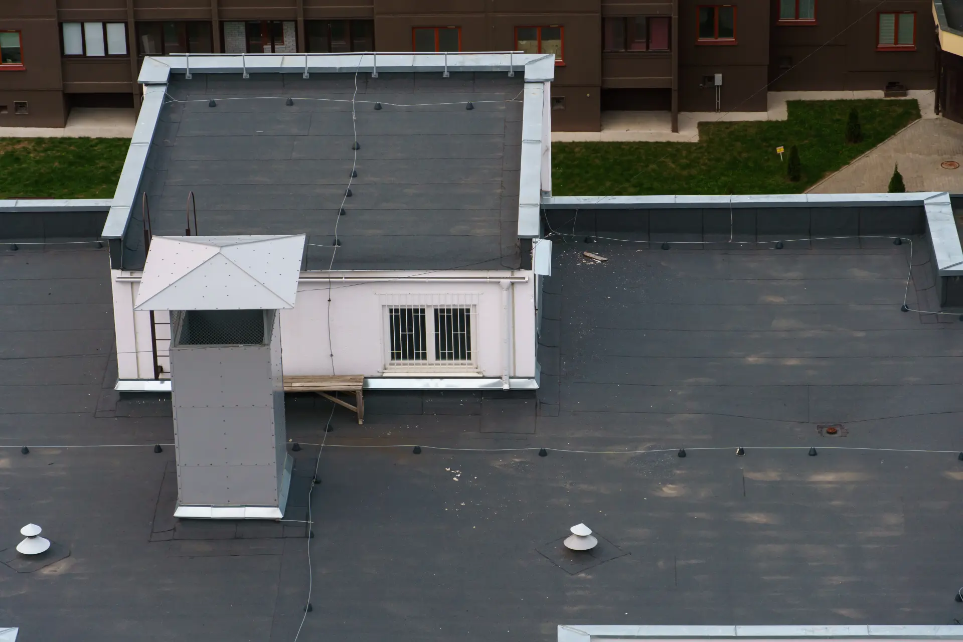 Pros and Cons of Flat Roof Types